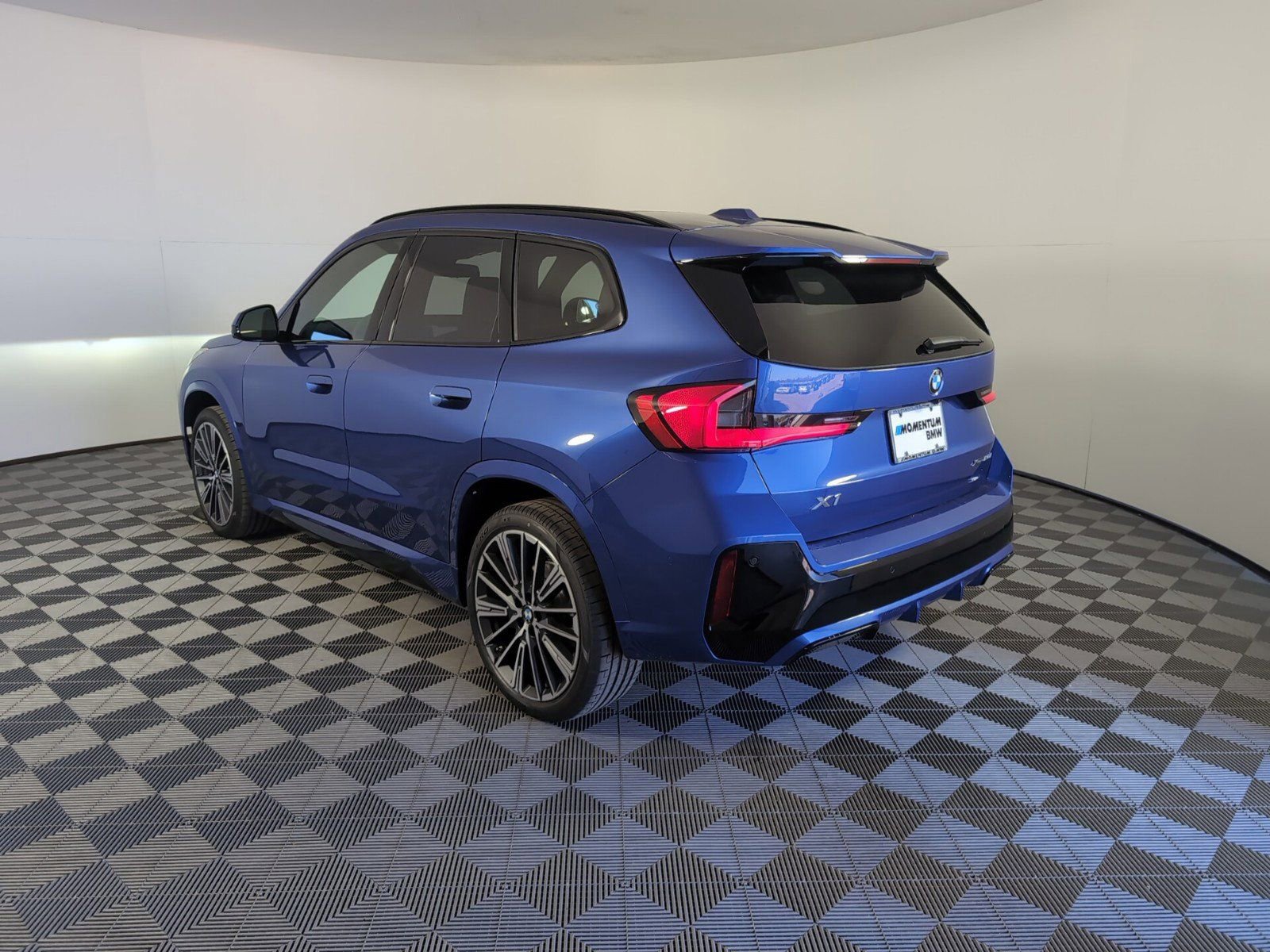 Used 2025 BMW X1 xDrive28i w/ Technology Package image 3