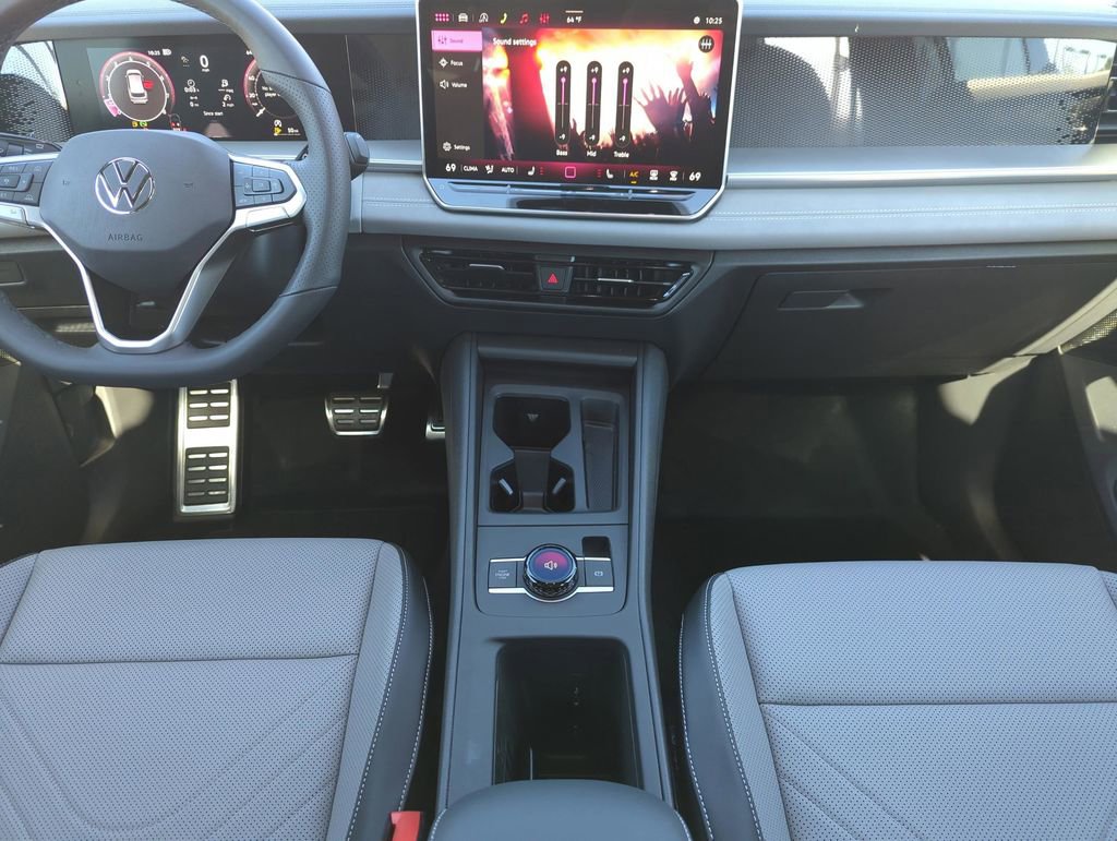 New 2026 Volkswagen Tiguan SE R-Line FWD image 23
