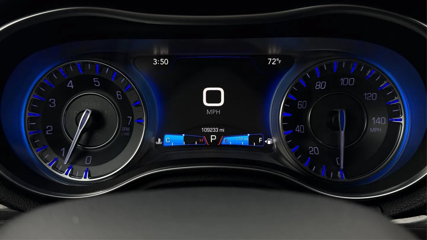 Used 2015 Chrysler 300 Limited RWD image 19