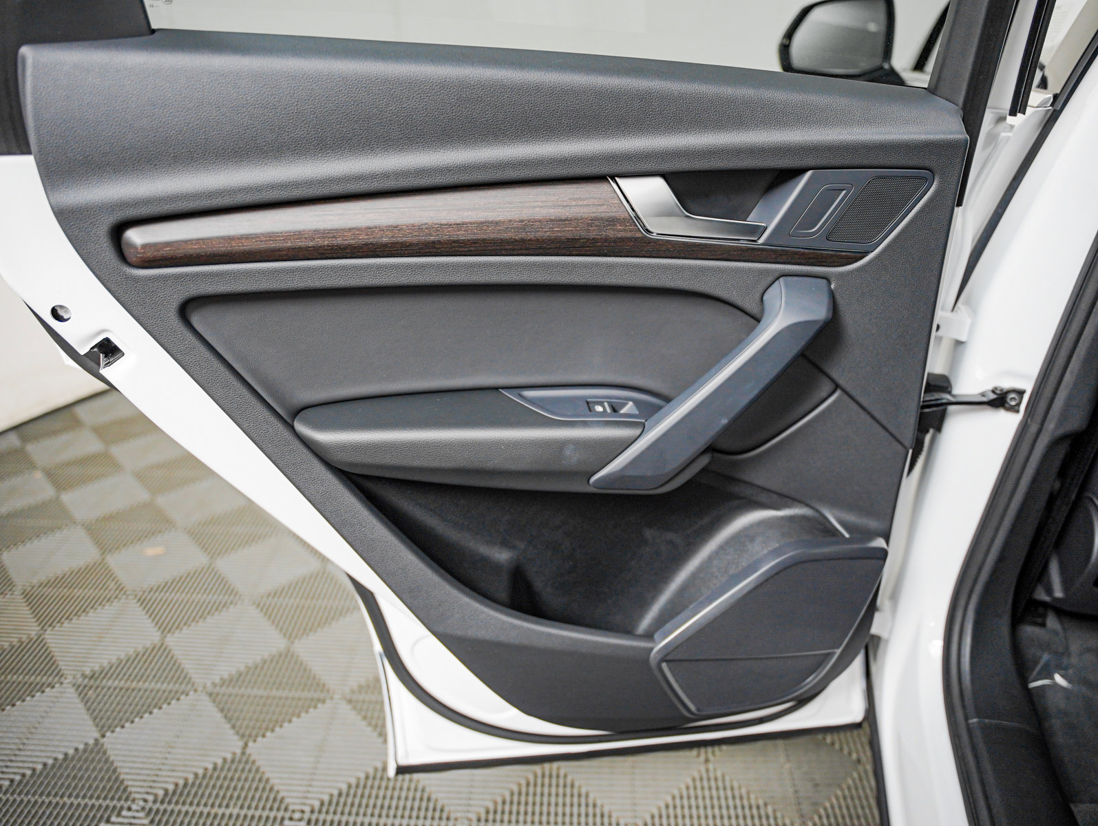 Used 2023 Audi Q5 2.0T Premium w/ Convenience Package image 20