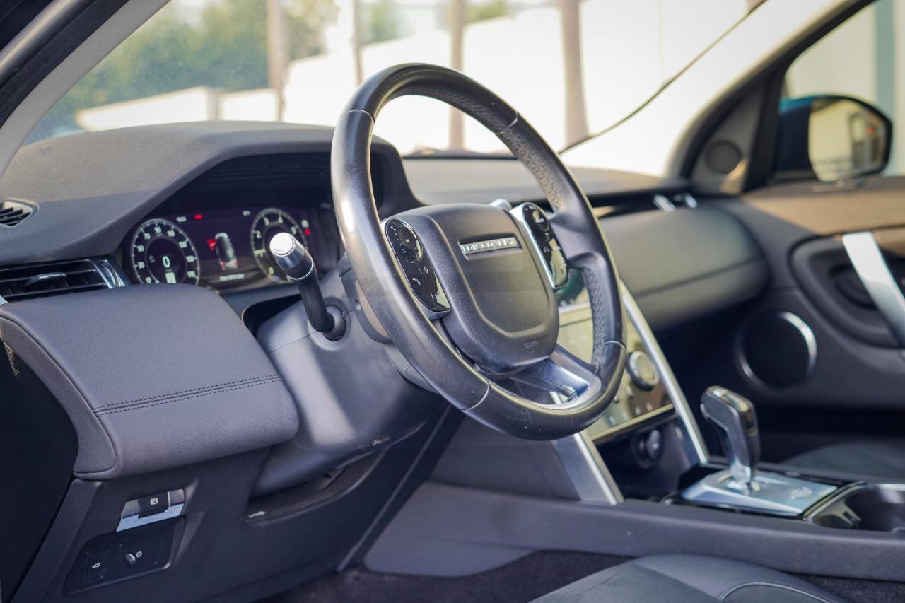Used 2020 Land Rover Discovery Sport SE AWD/4WD image 9