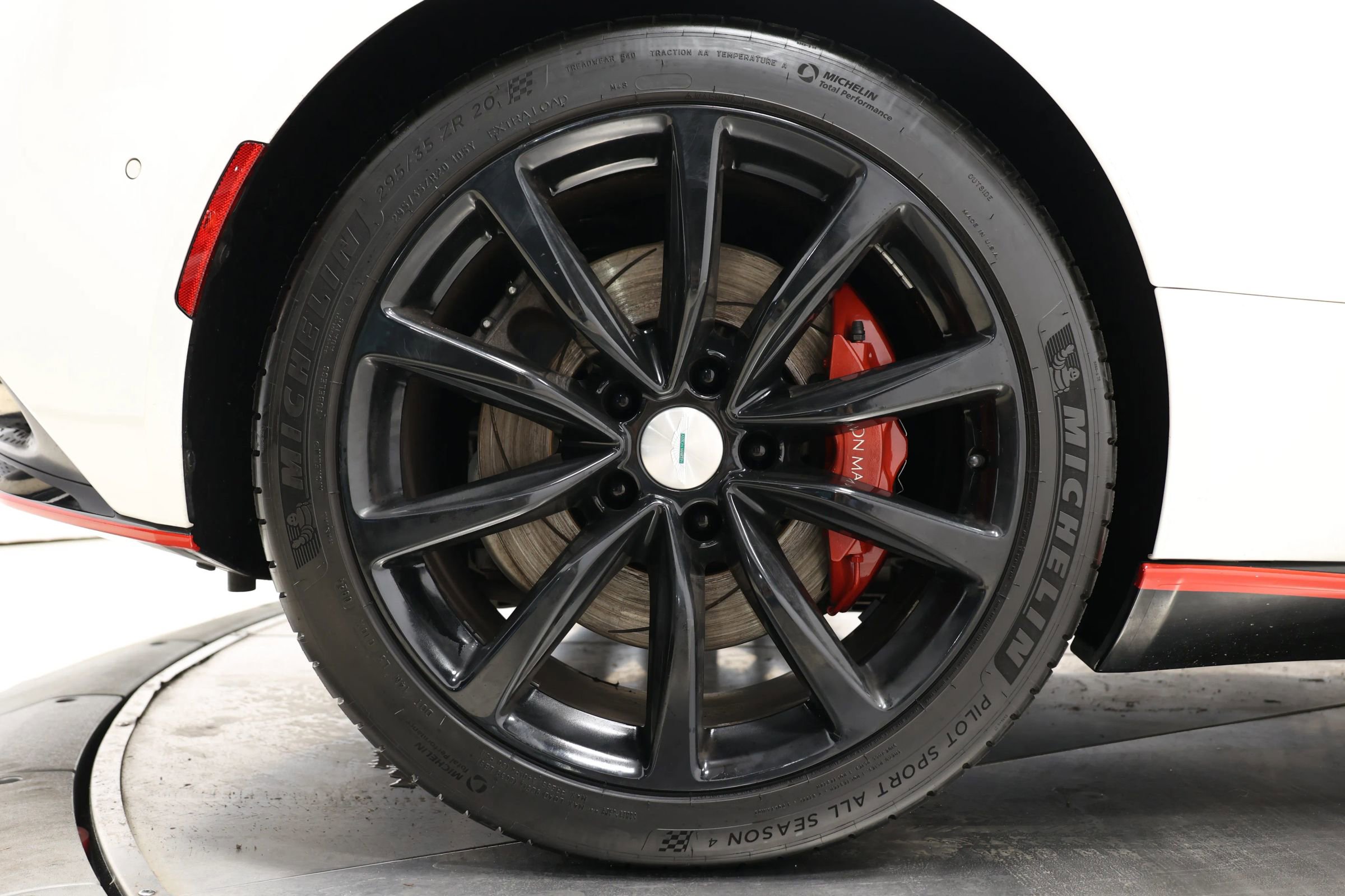 Used 2018 Aston Martin DB11 Coupe image 87