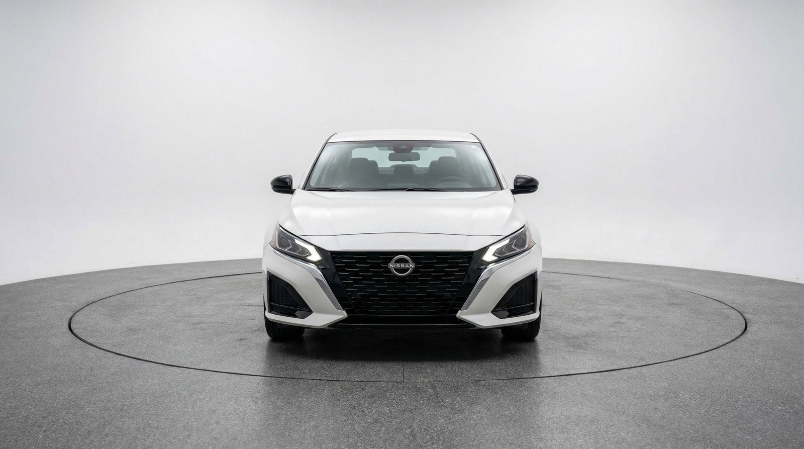 Used 2025 Nissan Altima 2.5 SV image 2