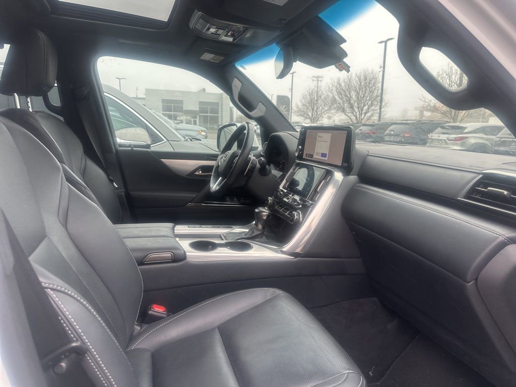 Used 2022 Lexus LX 600 F Sport image 26