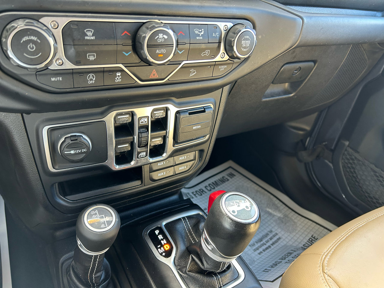 Used 2019 Jeep Wrangler Unlimited Sahara image 24
