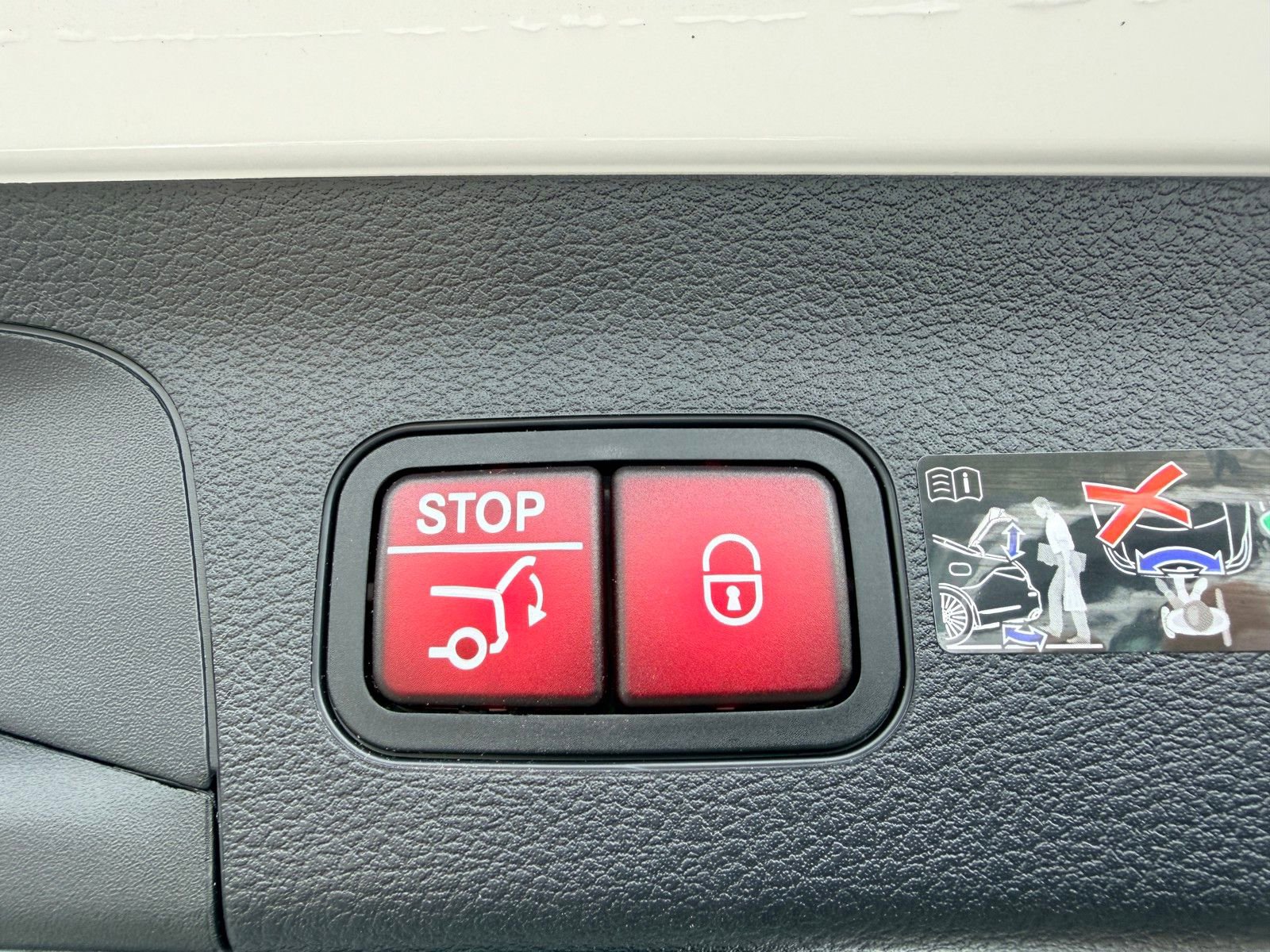 Used 2026 Mercedes-Benz GLS 580 4MATIC image 23