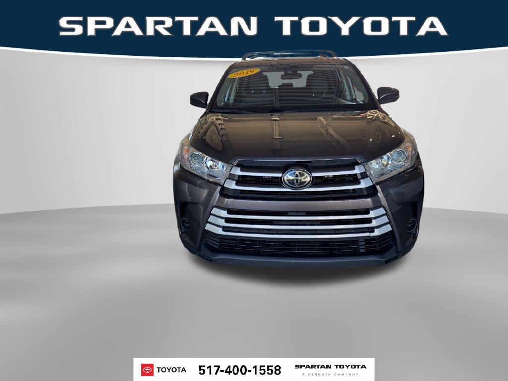 Used 2019 Toyota Highlander LE AWD/4WD image 3