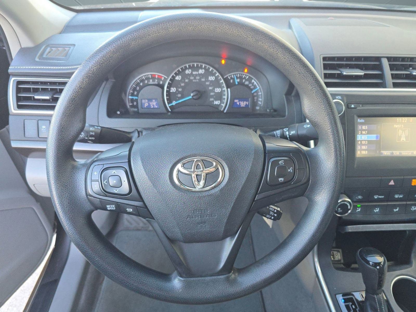 Used 2015 Toyota Camry LE image 4