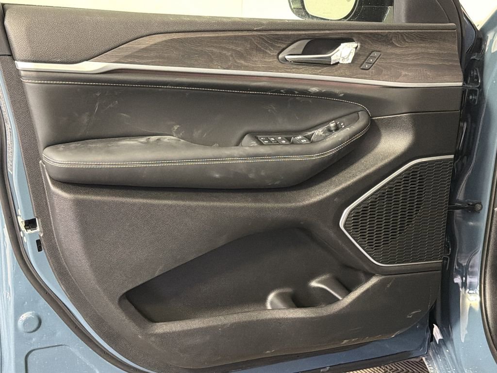 New 2026 Jeep Grand Cherokee L Limited image 8