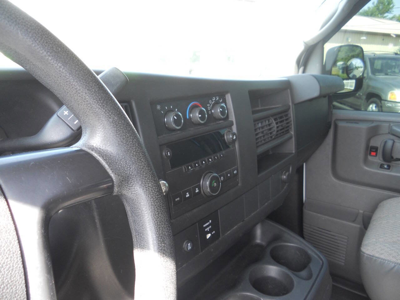 Used 2013 Chevrolet Express 2500 RWD image 21