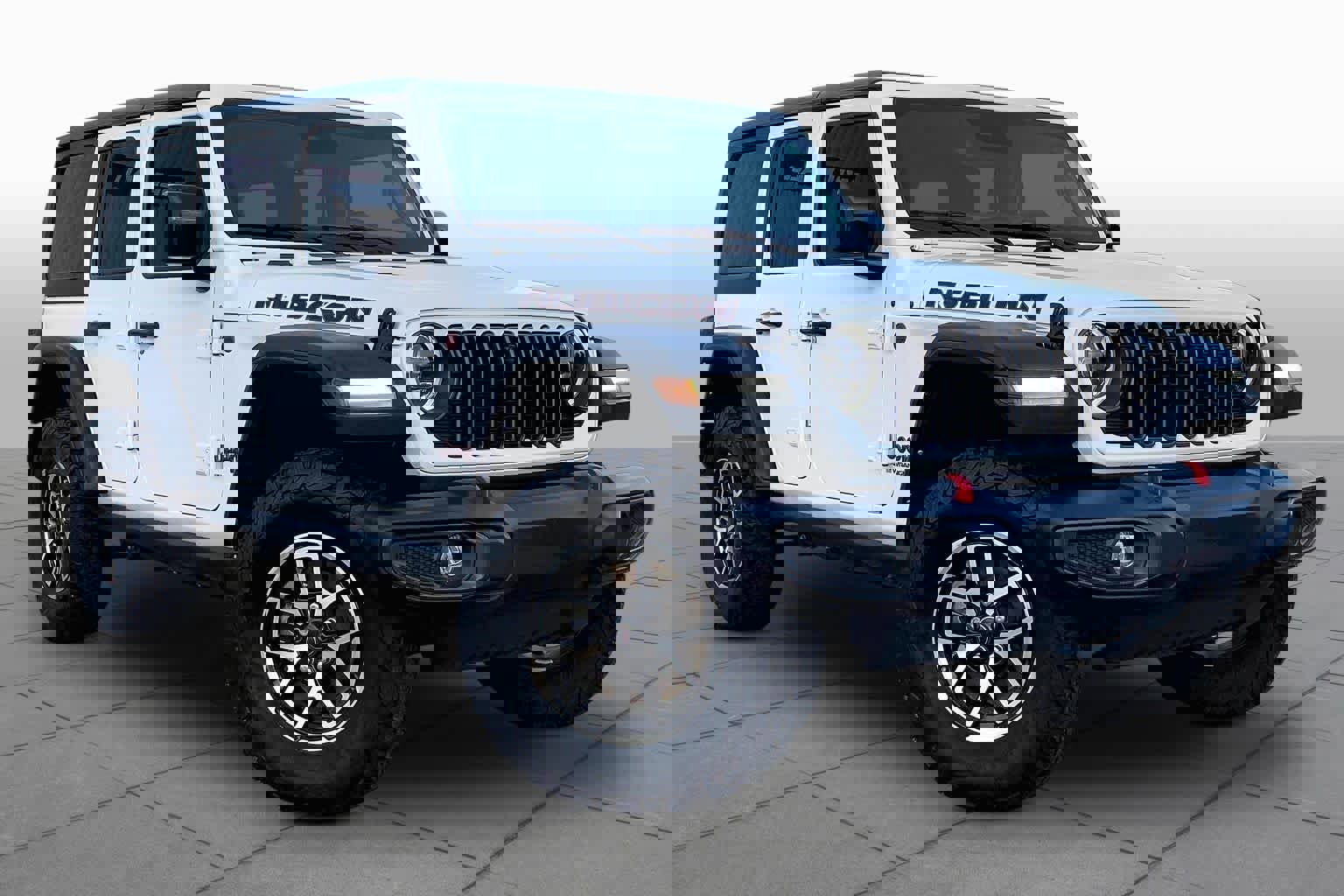 Used 2024 Jeep Wrangler Unlimited Rubicon w/ Technology Group AWD/4WD image 3