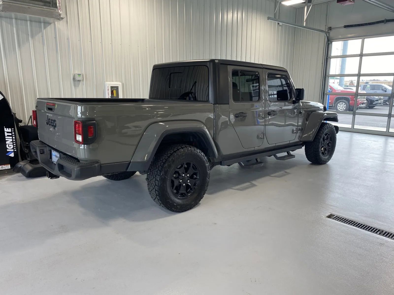 Used 2021 Jeep Gladiator Sport AWD/4WD image 3