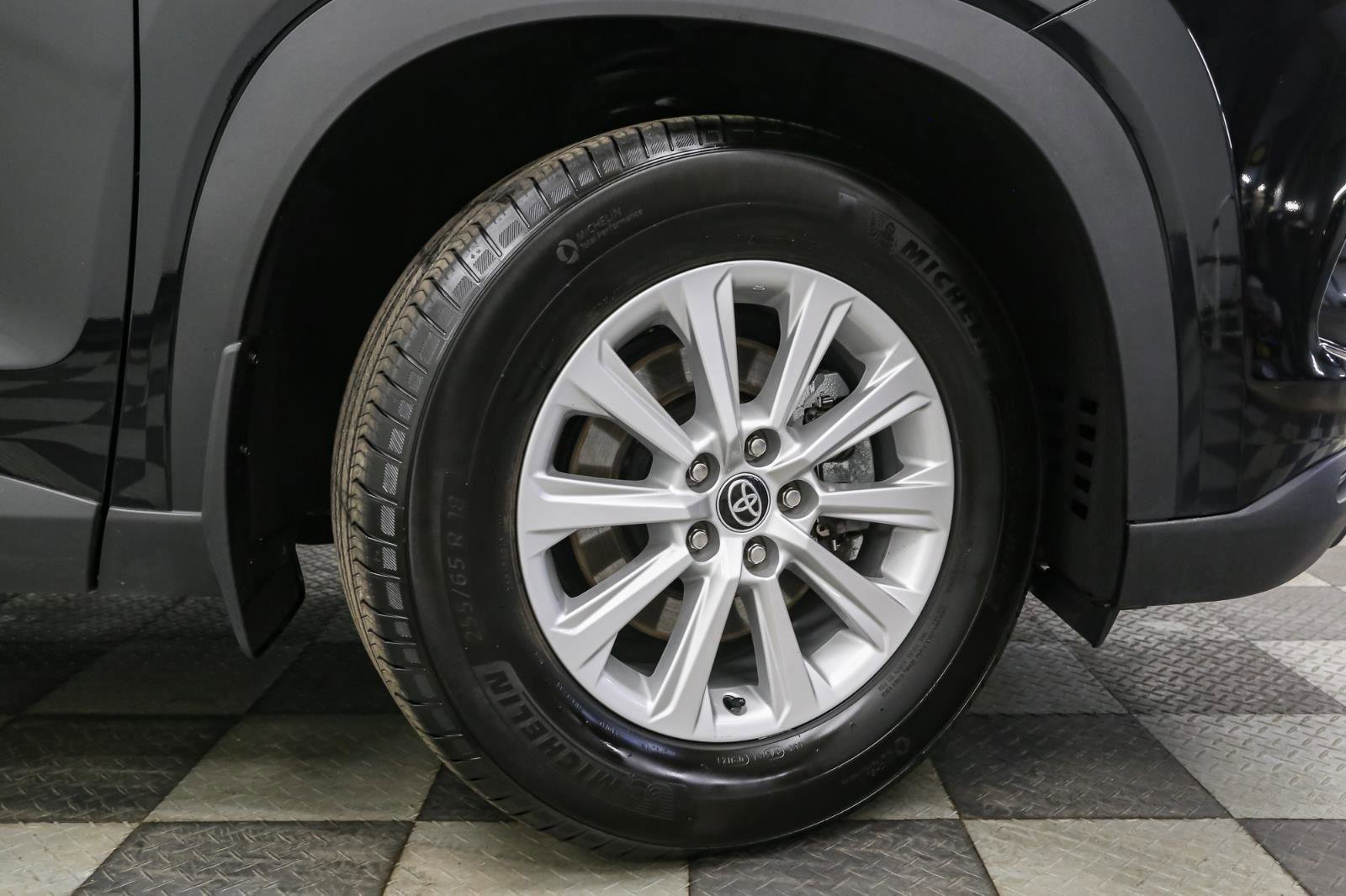 Used 2024 Toyota Grand Highlander XLE image 17