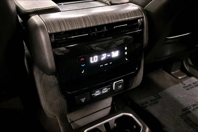 Used 2023 Jeep Wagoneer Series III w/ Premium Group I AWD/4WD image 34