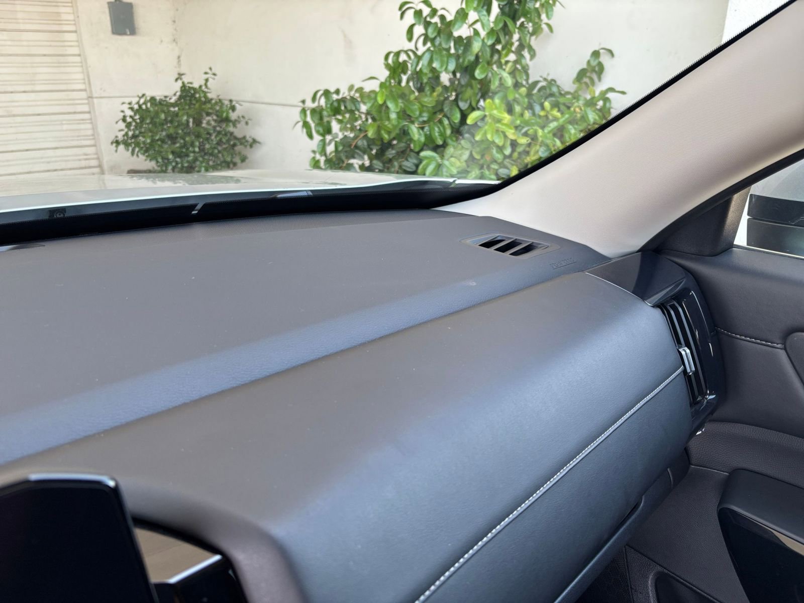 Used 2025 Nissan Pathfinder SV FWD image 38