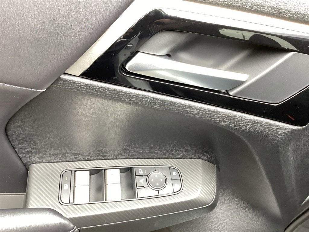 New 2025 Mitsubishi Outlander SE image 17