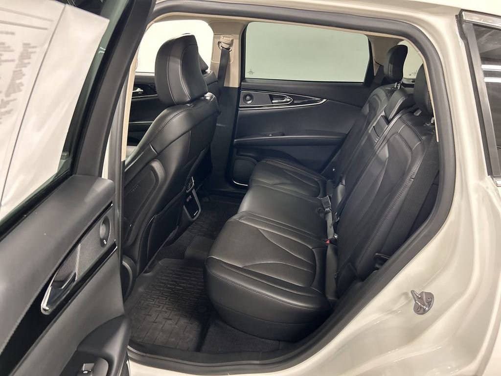 Used 2022 Lincoln Nautilus Reserve w/ Luxury Package image 21