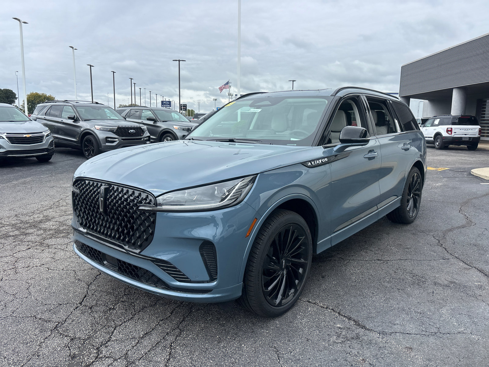New 2027 Lincoln Aviator Reserve AWD/4WD image 3