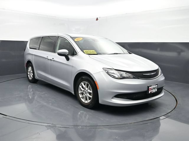 Used 2023 Chrysler Voyager LX FWD image 7