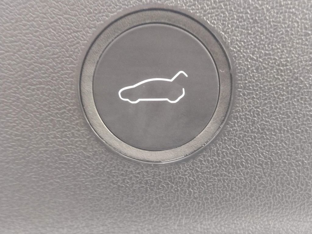 Used 2023 Tesla Model 3 Standard Range image 16