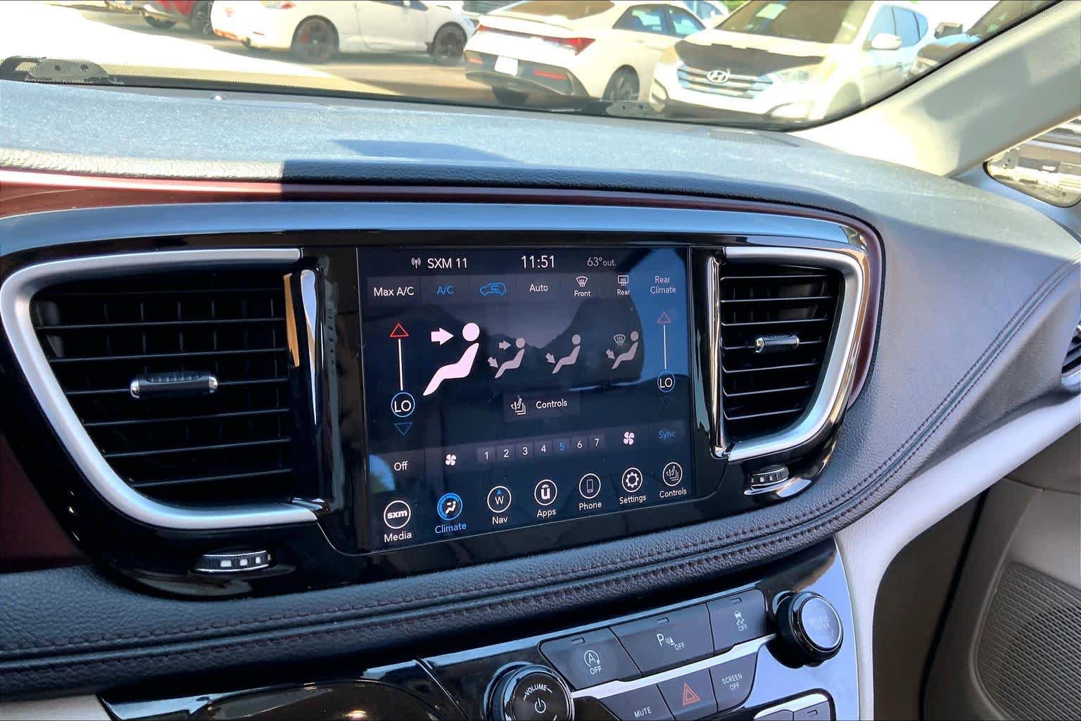 Used 2020 Chrysler Pacifica Limited FWD image 29