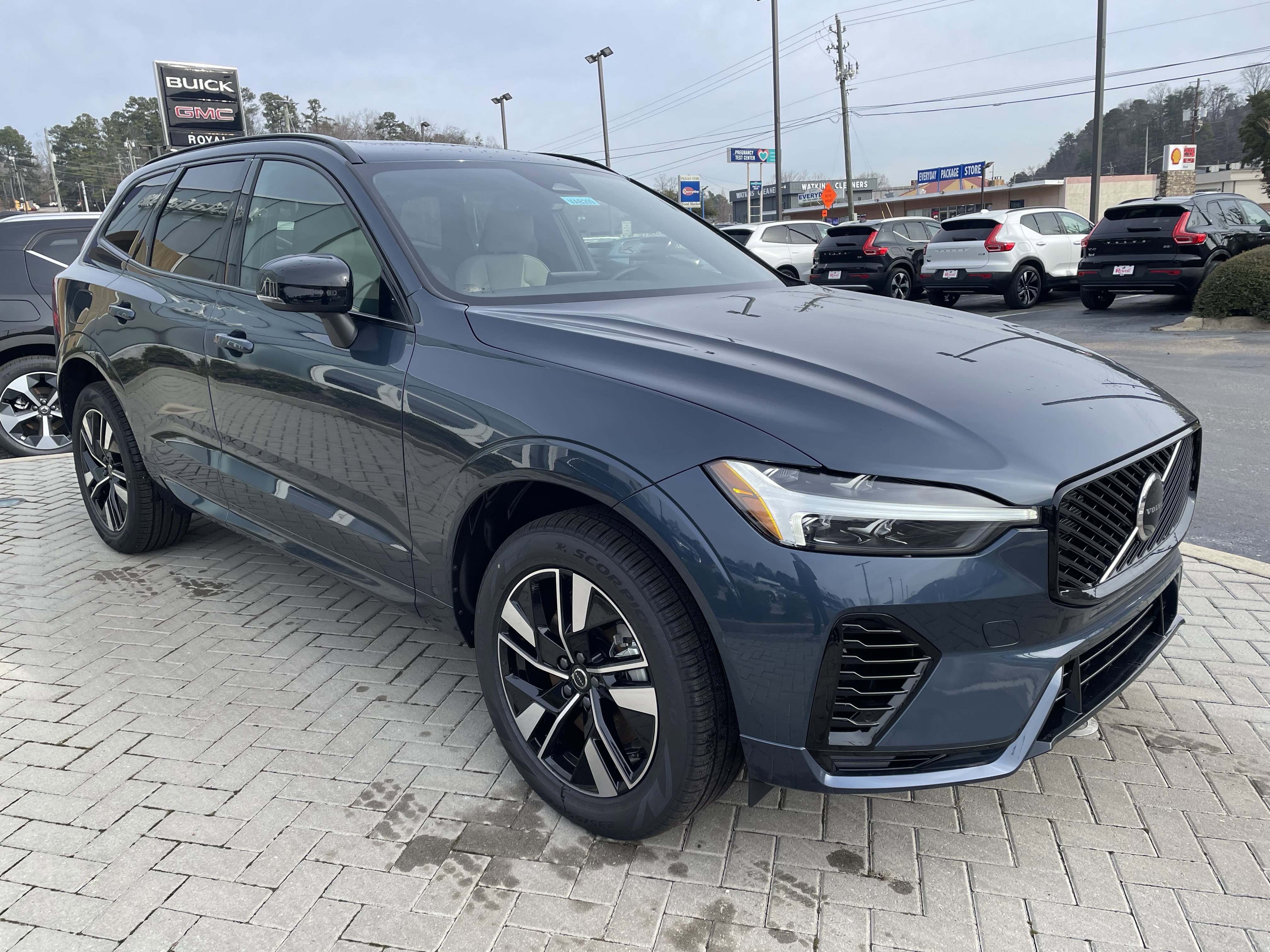 New 2026 Volvo XC60 T8 Core image 3
