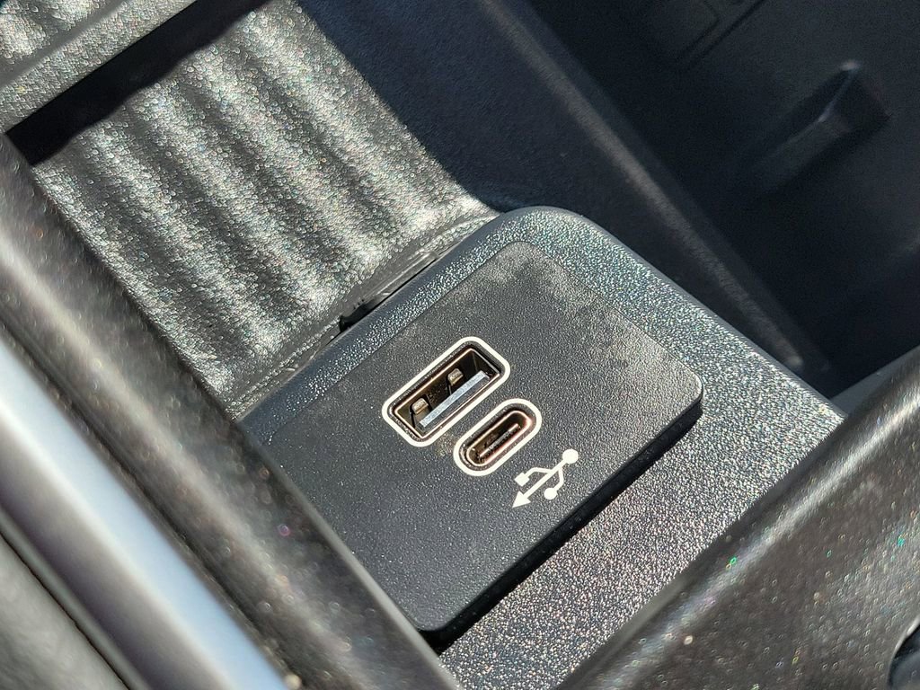 Used 2025 Ford Expedition Active image 29