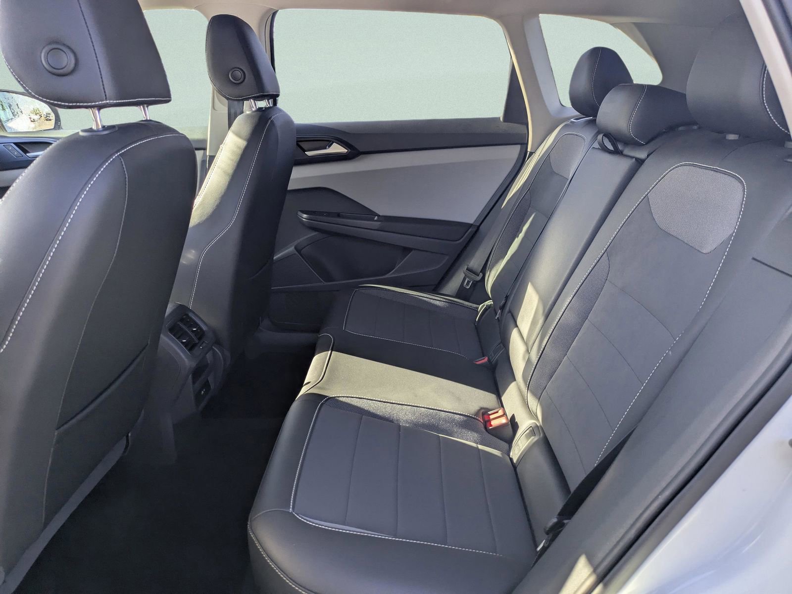 Used 2023 Volkswagen Taos SE image 19