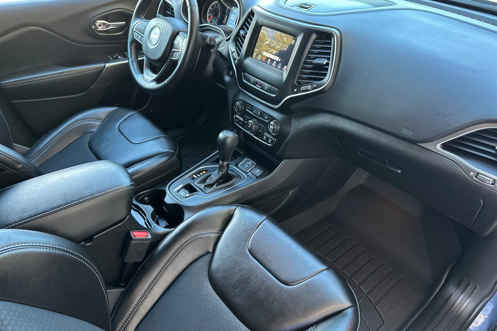 Used 2021 Jeep Cherokee Latitude Plus FWD image 16