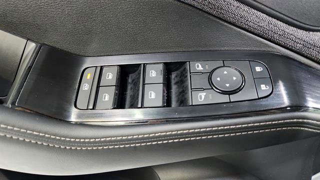 Certified 2023 Nissan Rogue SV FWD image 18