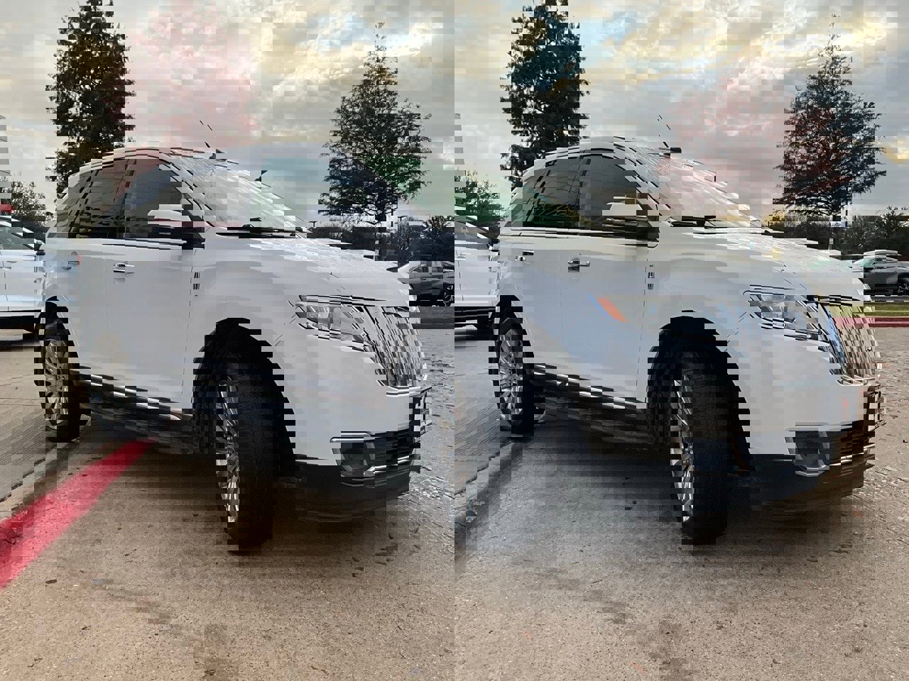 Used 2014 Lincoln MKX FWD w/ Equipment Group 102A image 5