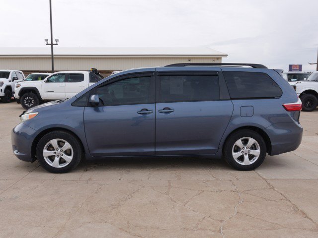 Used 2015 Toyota Sienna LE FWD image 3