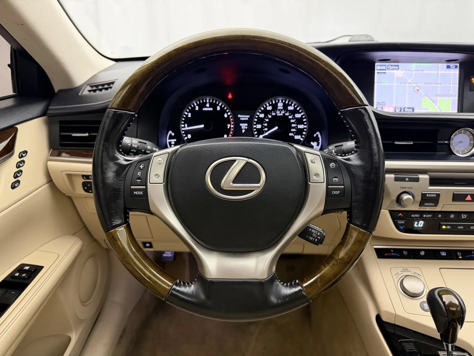 Used 2015 Lexus ES 350 w/ Luxury Package FWD image 7
