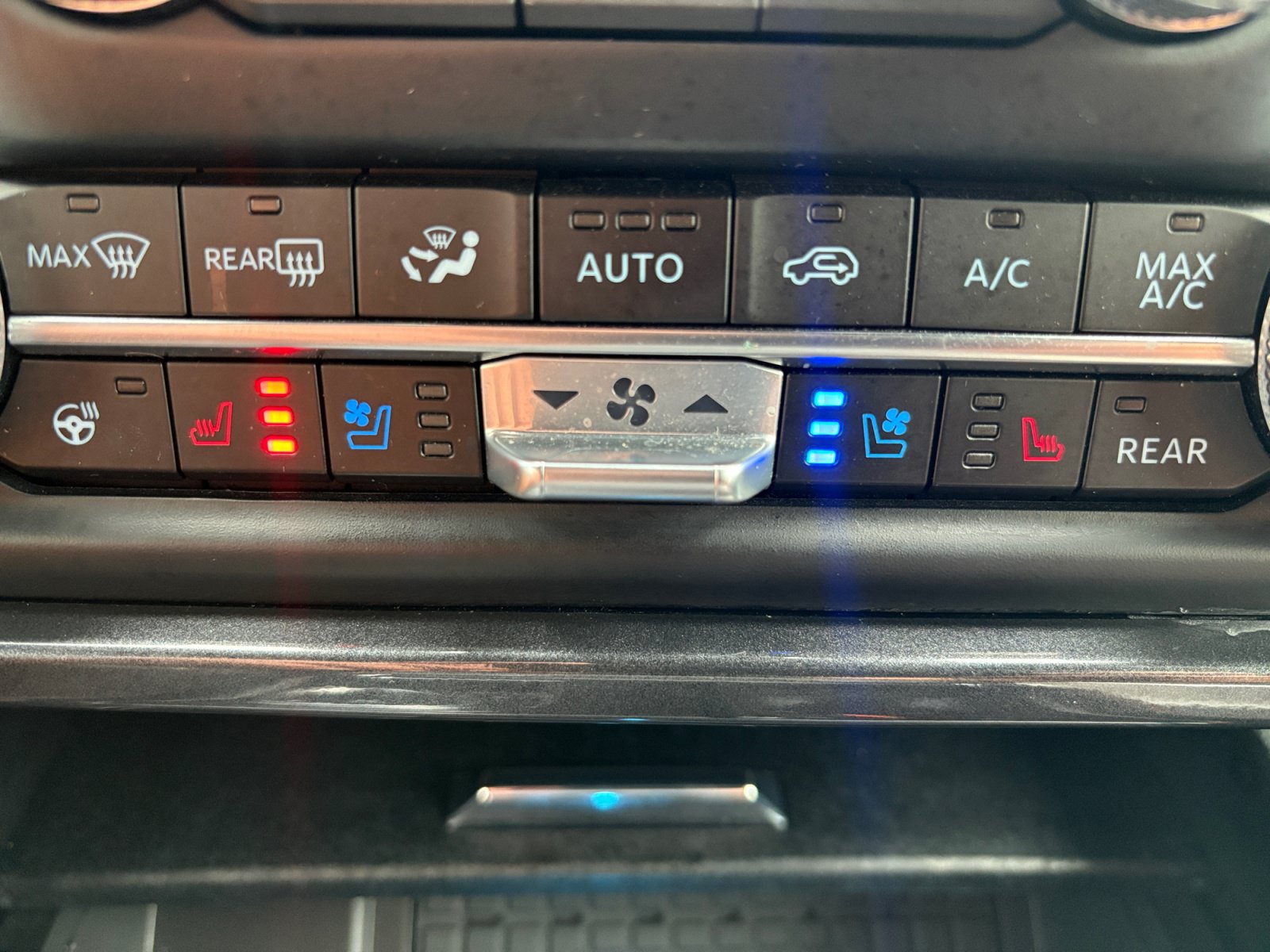 Used 2023 Ford Expedition Limited RWD image 23