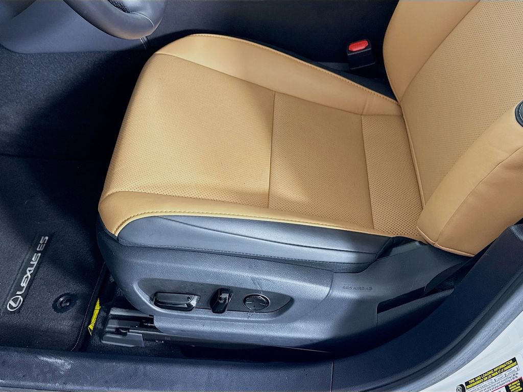 Certified 2025 Lexus ES 300h w/ Premium Package image 20