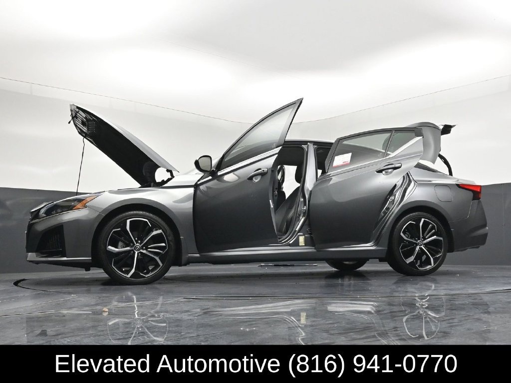Used 2023 Nissan Altima 2.5 SR FWD image 36