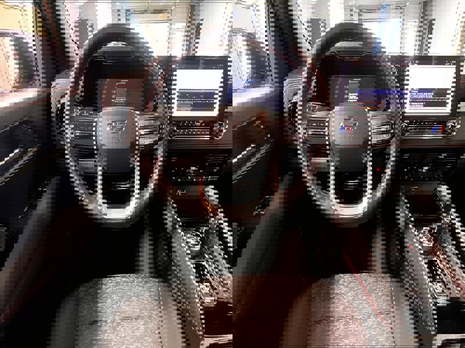 Used 2024 Chevrolet Colorado Z71 w/ Z71 Convenience Package 2 image 17