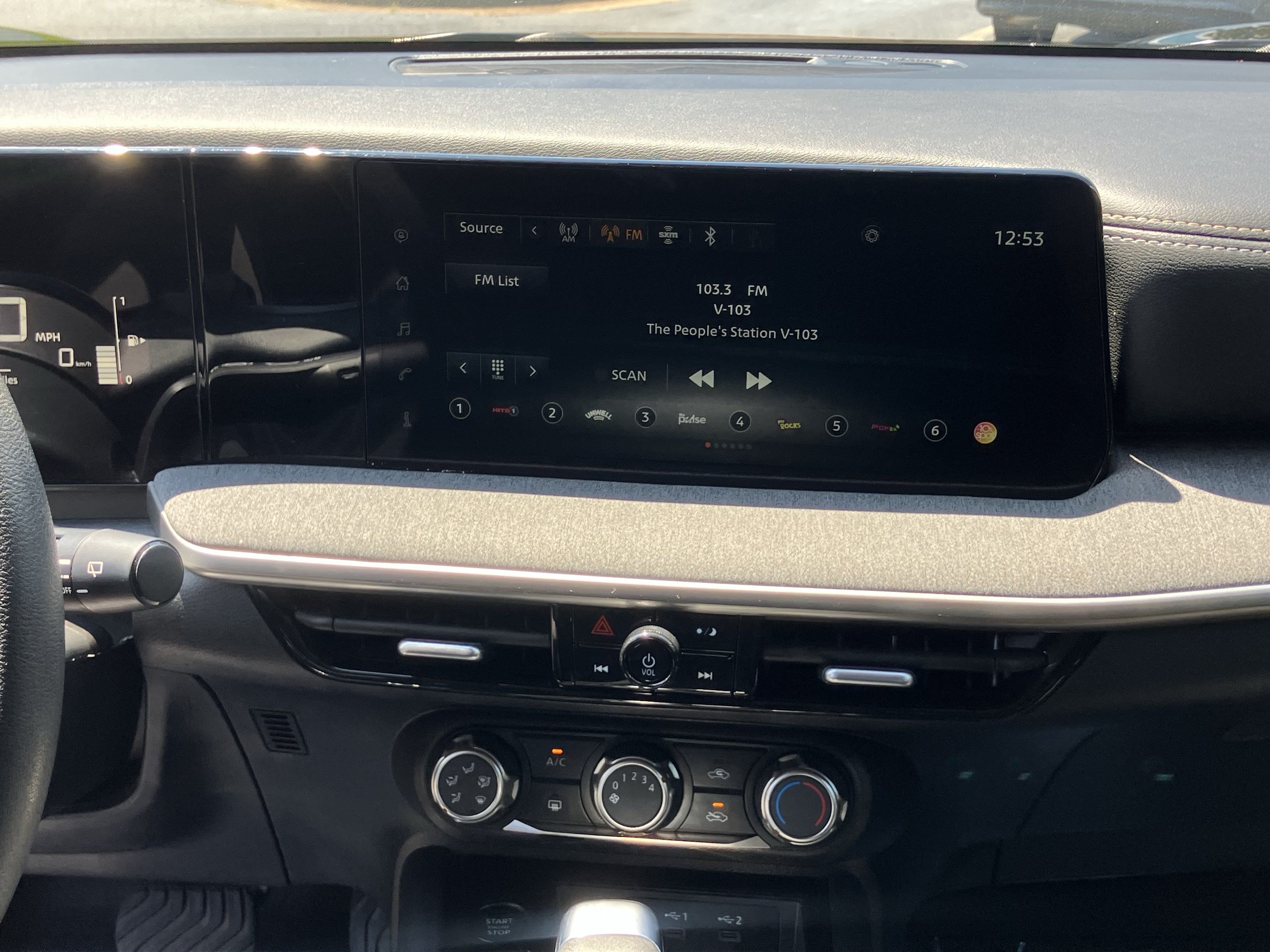 Used 2025 Nissan Kicks SV FWD image 26
