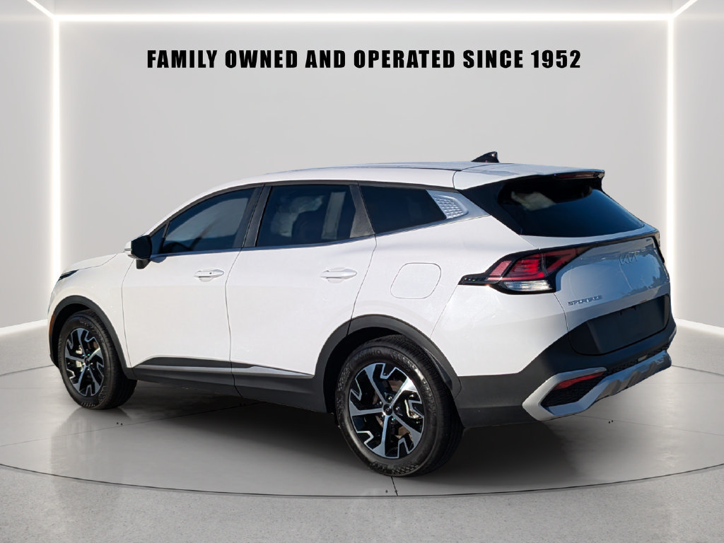 Used 2025 Kia Sportage EX FWD image 4