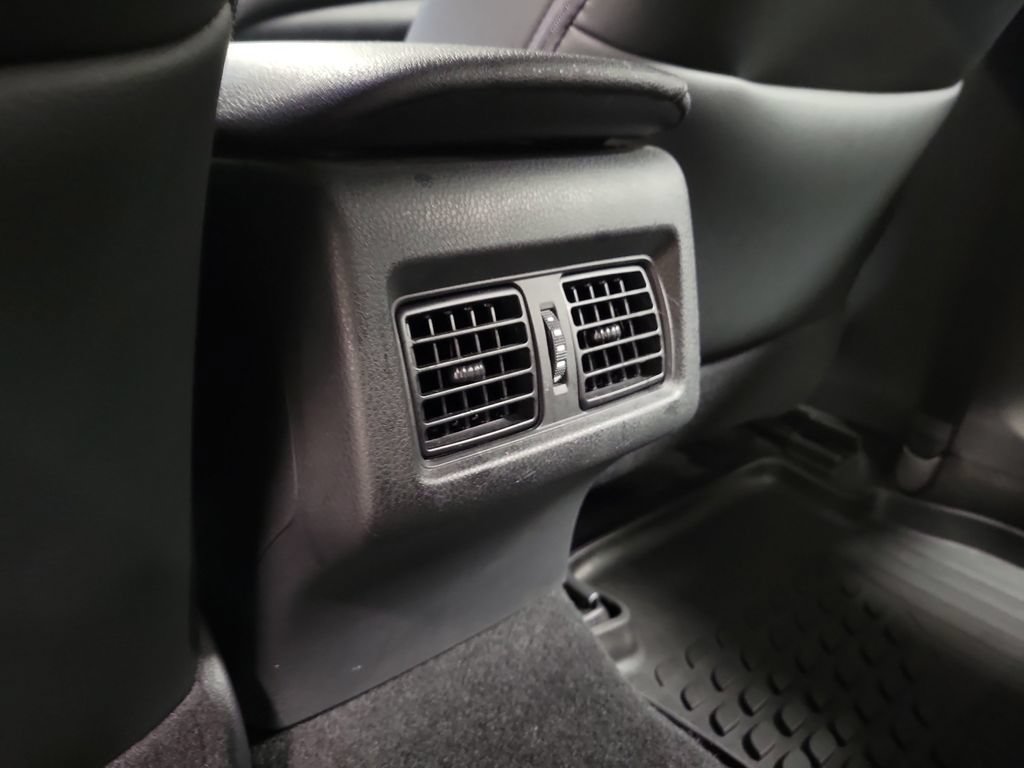 Used 2018 Toyota Camry XLE FWD image 31