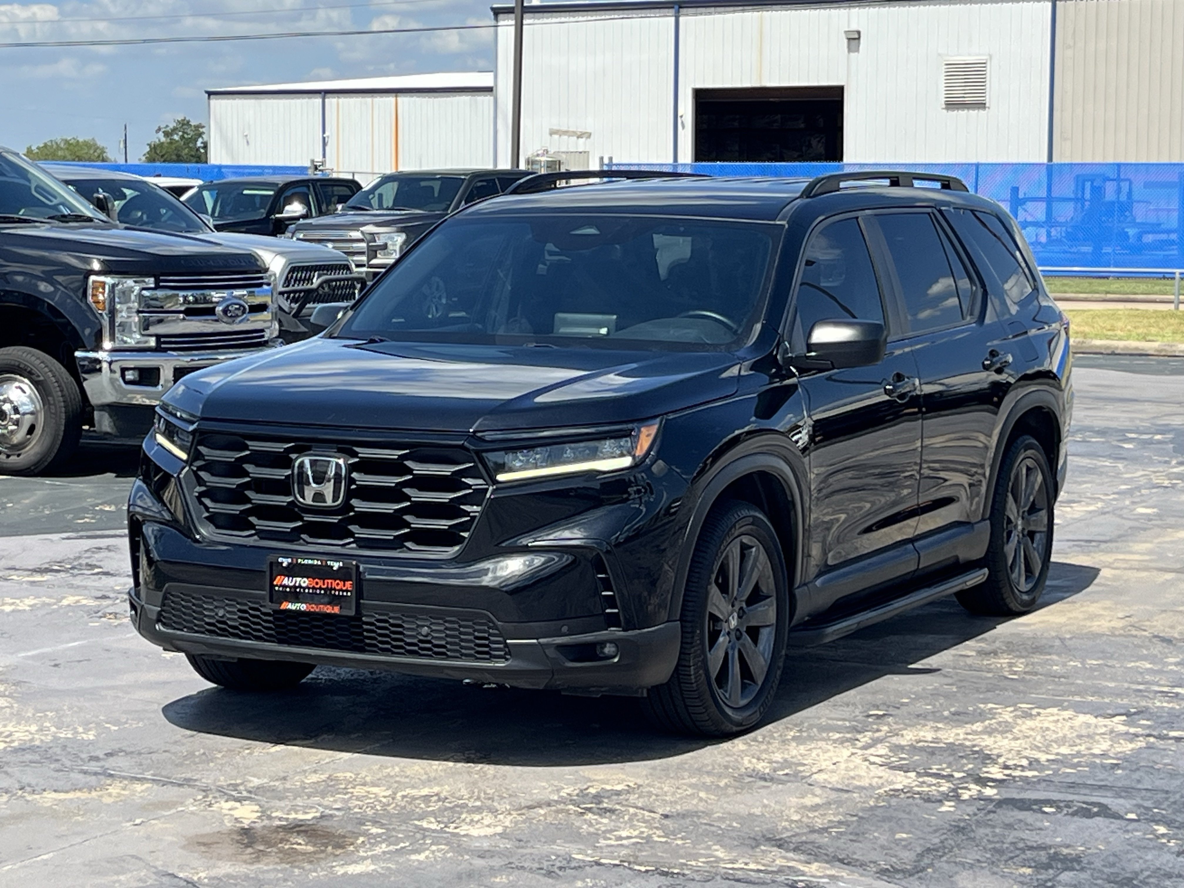Used 2023 Honda Pilot Sport image 3