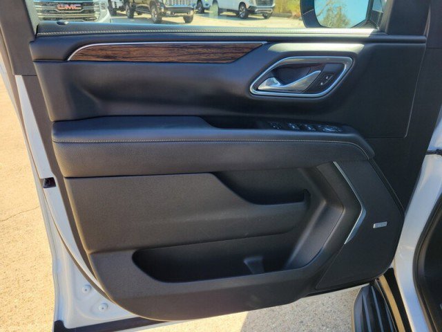 Used 2021 Chevrolet Suburban Premier w/ Premium Package image 30