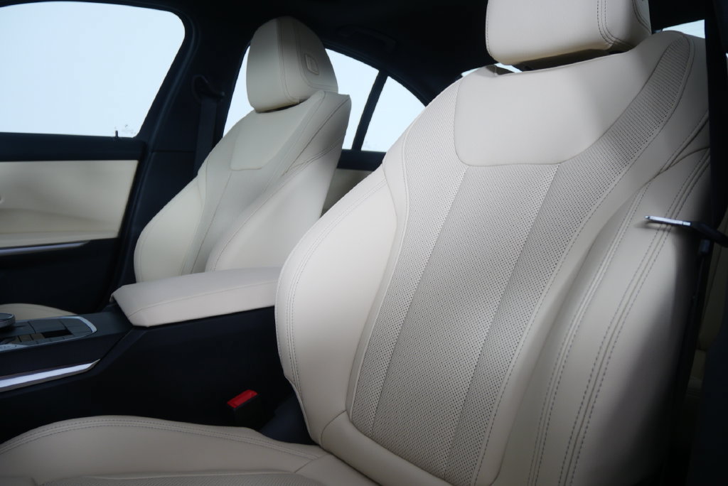 New 2026 BMW 330i Sedan w/ Premium Package RWD image 10