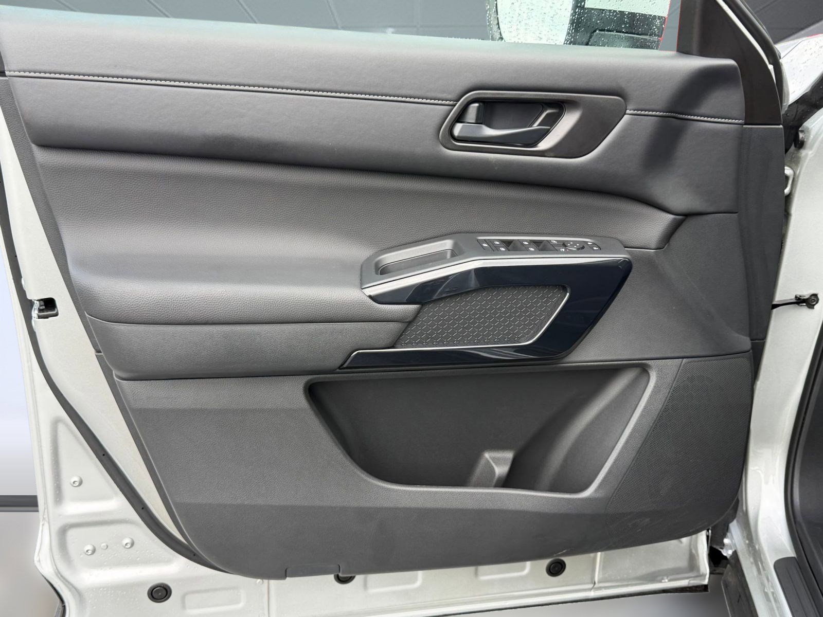 Certified 2025 Nissan Pathfinder SV image 22