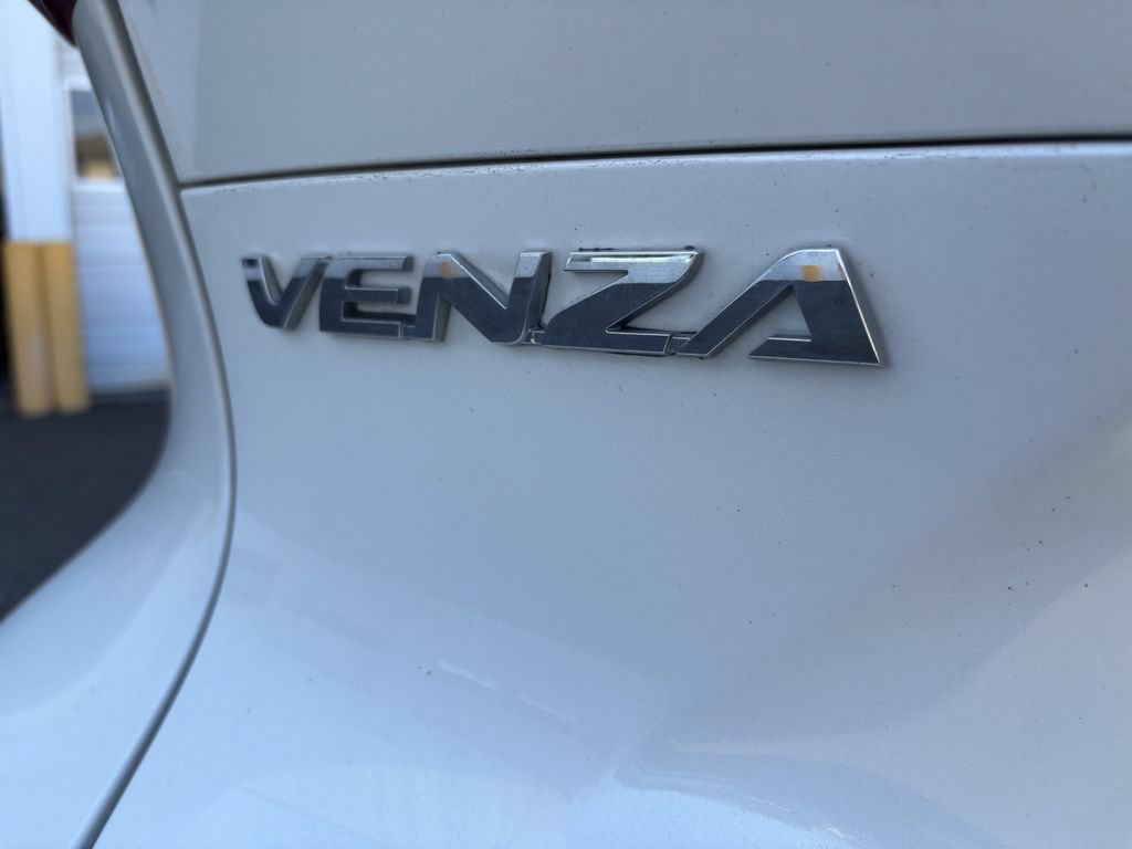 Used 2022 Toyota Venza LE AWD/4WD image 11