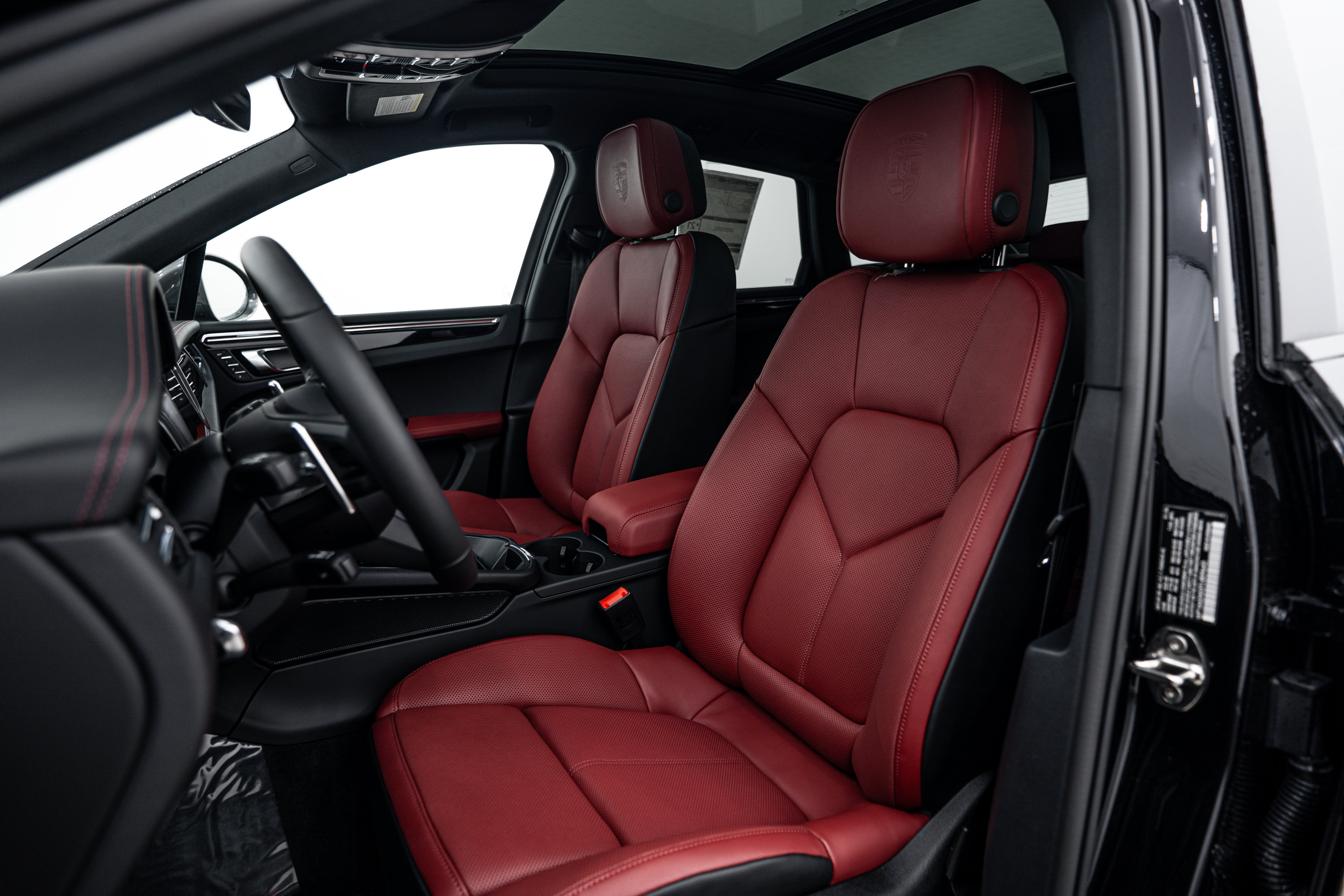 Certified 2026 Porsche Macan Turbo AWD/4WD image 19
