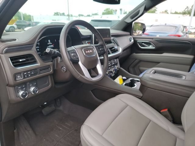 Used 2024 GMC Yukon XL SLT w/ SLT Luxury Package AWD/4WD image 9