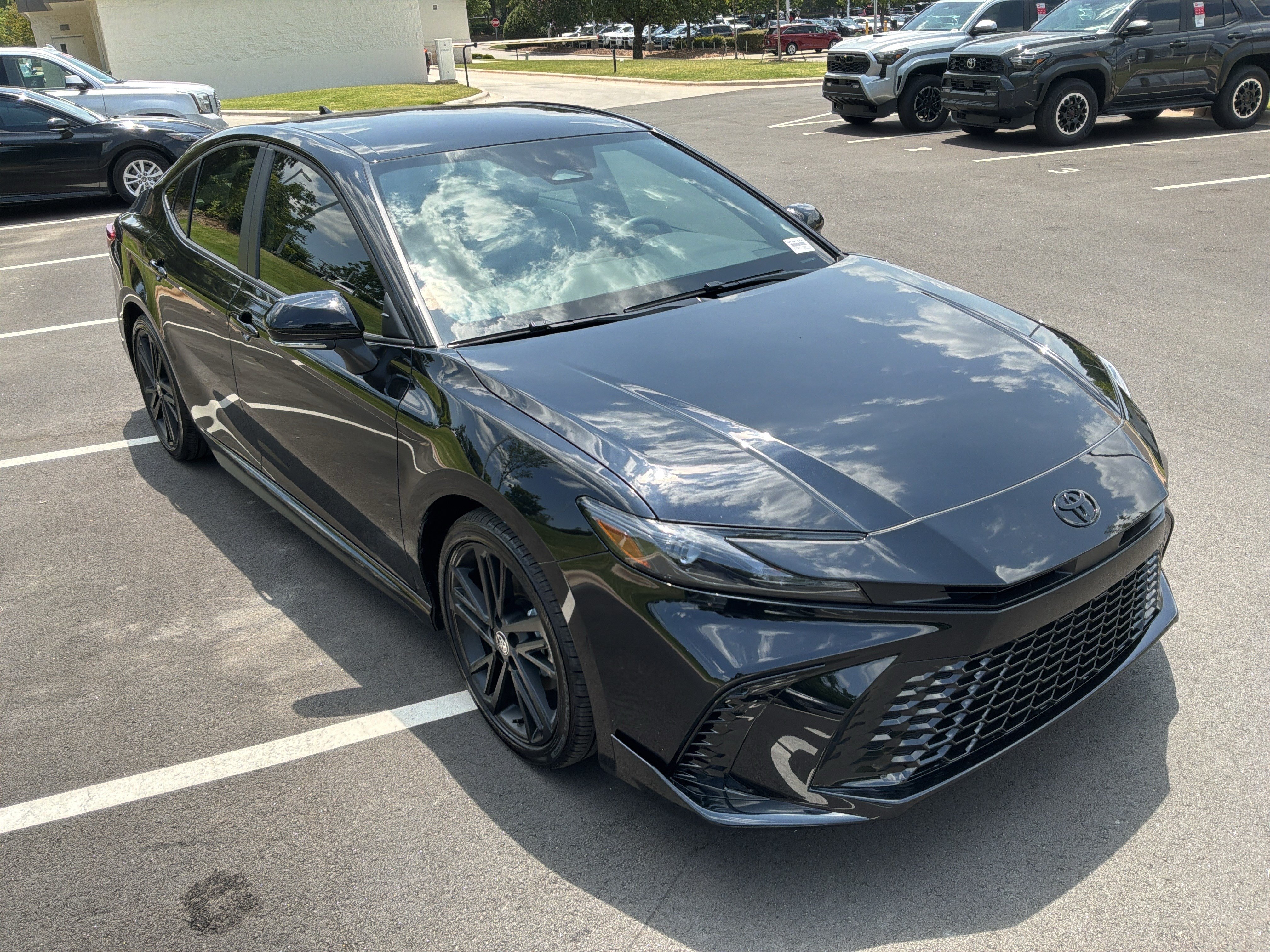 Used 2026 Toyota Camry Hybrid FWD image 2
