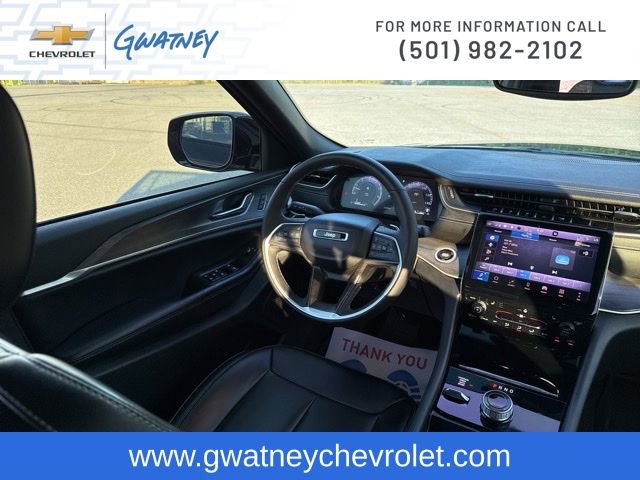 Used 2024 Jeep Grand Cherokee L Limited w/ Black Appearance Package image 30