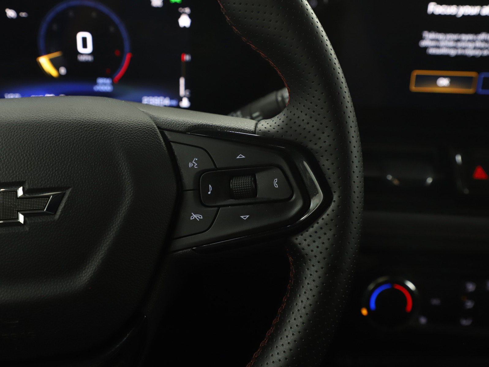 Used 2024 Chevrolet TrailBlazer RS w/ Driver Confidence Package image 25